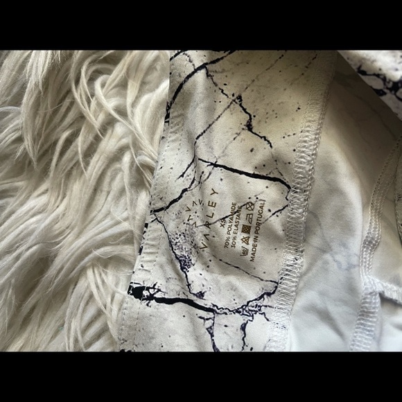 Varley marble leggings with mesh cut outs - Picture 5 of 5